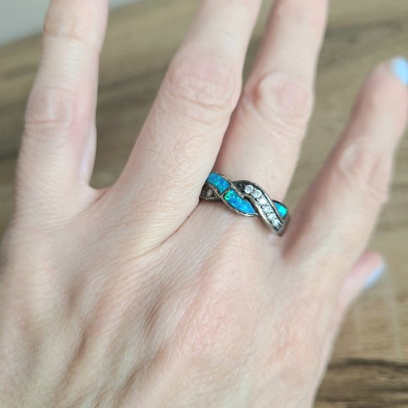 Sterling silver unisex ring with opal and Cubic Zirconia. - Picture 1 of 9